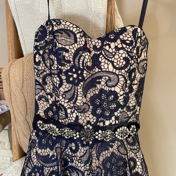 PROM DRESS - Picture 3 of 5